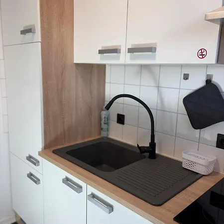 Danube Rooms Abteistrasse - Self Checkin - Kostenlos Parken Direkt An Der Unterkunft - Ideal Fuer Geschaeftsreisende Und Staedtetrips *