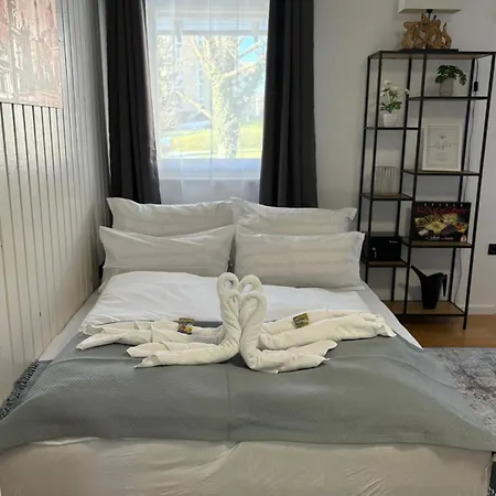 Danube Rooms Abteistrasse - Self Checkin - Kostenlos Parken Direkt An Der Unterkunft - Ideal Fuer Geschaeftsreisende Und Staedtetrips Lägenhet