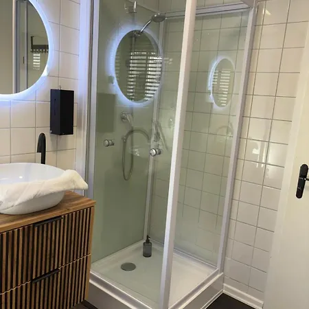 Danube Rooms Abteistrasse - Self Checkin - Kostenlos Parken Direkt An Der Unterkunft - Ideal Fuer Geschaeftsreisende Und Staedtetrips *