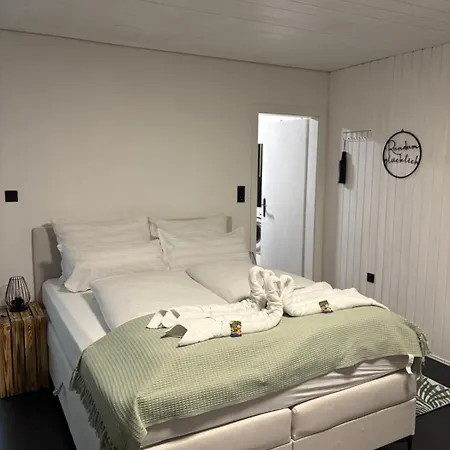 Danube Rooms Abteistrasse - Self Checkin - Kostenlos Parken Direkt An Der Unterkunft - Ideal Fuer Geschaeftsreisende Und Staedtetrips